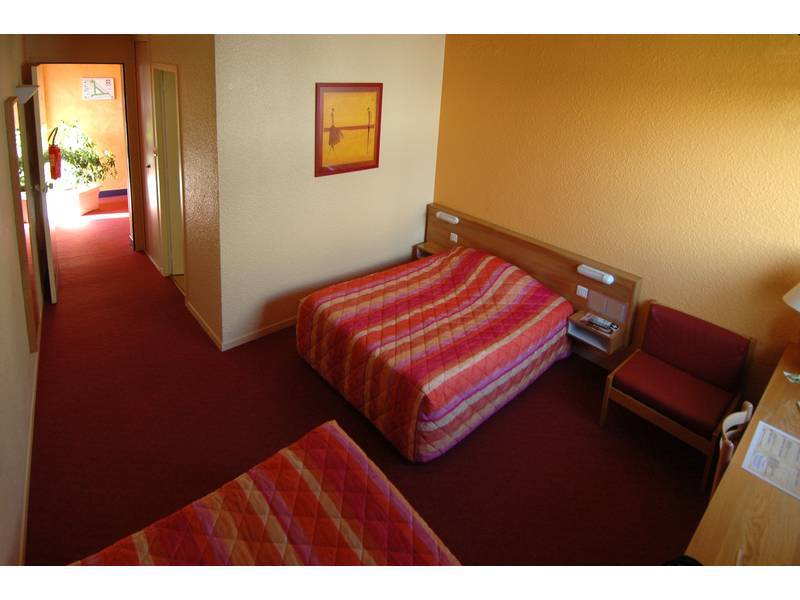 Logis Hotel Atrium Epinal Golbey Chavelot Екстер'єр фото
